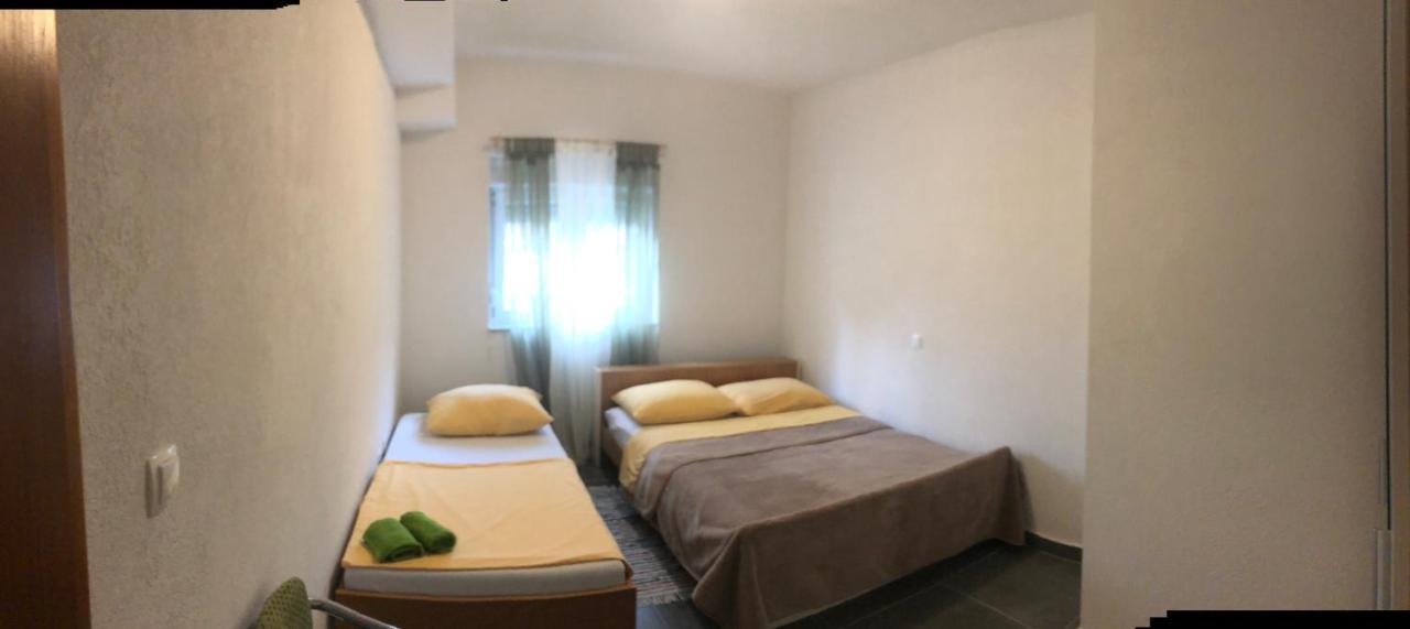 Apartmani Janja Starigrad Paklenica Bagian luar foto