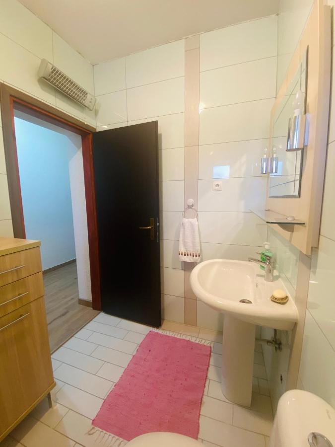 Apartmani Janja Starigrad Paklenica Bagian luar foto