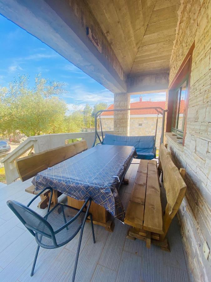 Apartmani Janja Starigrad Paklenica Bagian luar foto