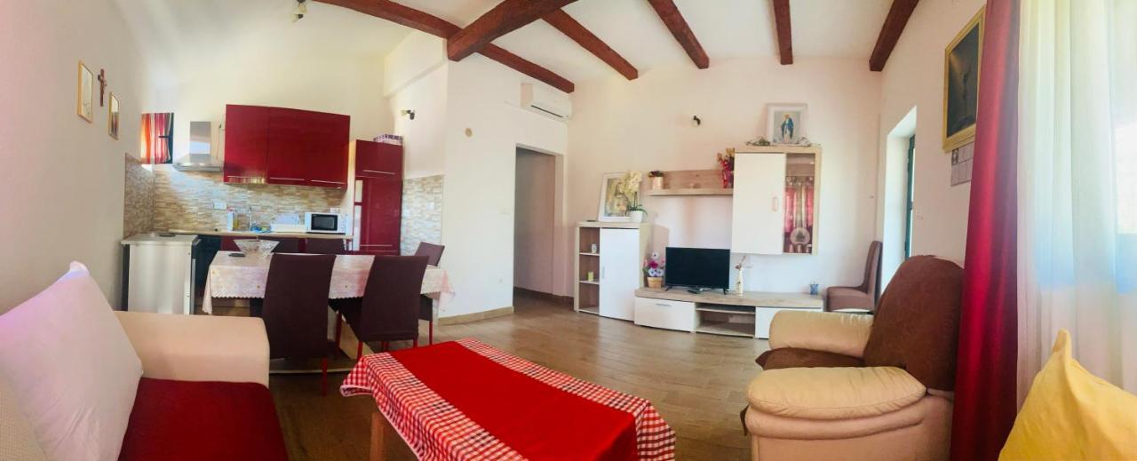Apartmani Janja Starigrad Paklenica Bagian luar foto