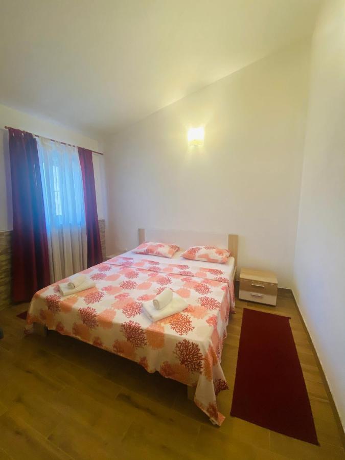 Apartmani Janja Starigrad Paklenica Bagian luar foto